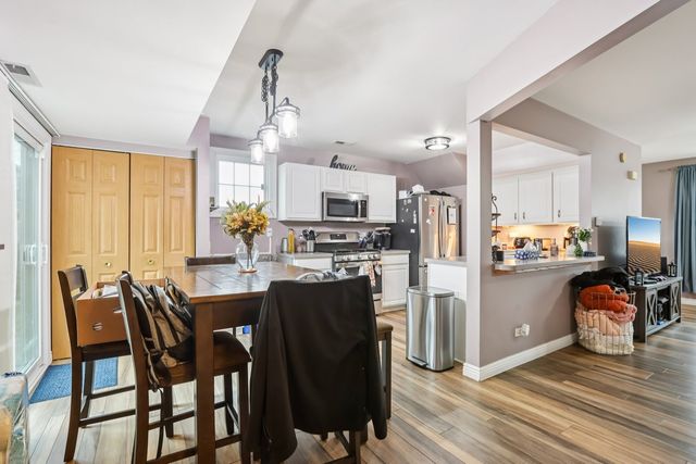 1010 Symphony Drive, Aurora, IL 60504