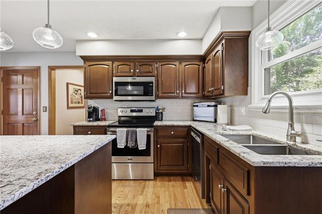 1117 Williamsburg Court, Lawrence, KS 66049