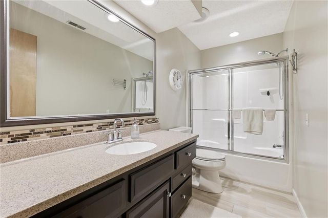 1117 Williamsburg Court, Lawrence, KS 66049