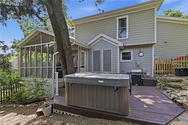 1117 Williamsburg Court, Lawrence, KS 66049