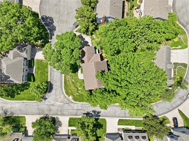 1117 Williamsburg Court, Lawrence, KS 66049