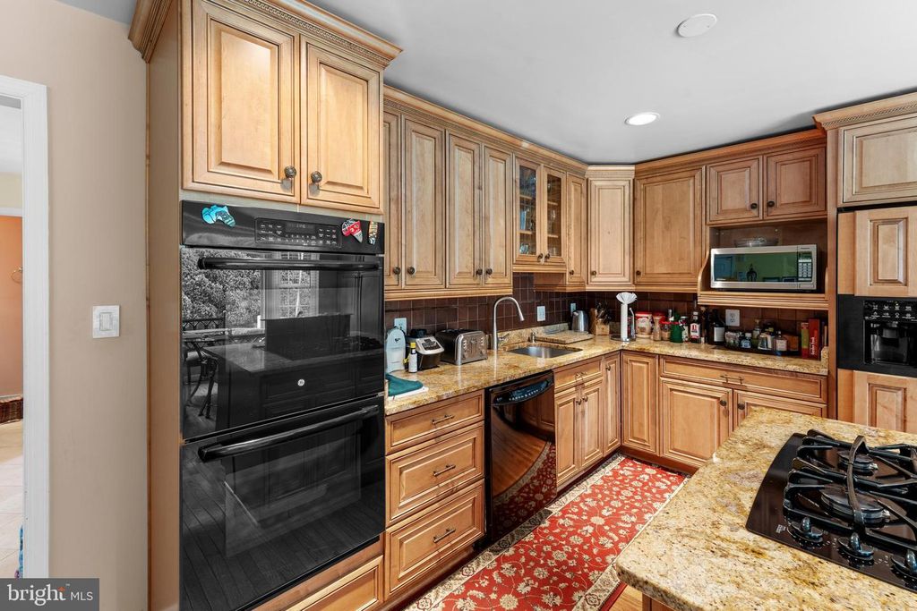 209 FARMGATE LN, Silver Spring, MD 20905