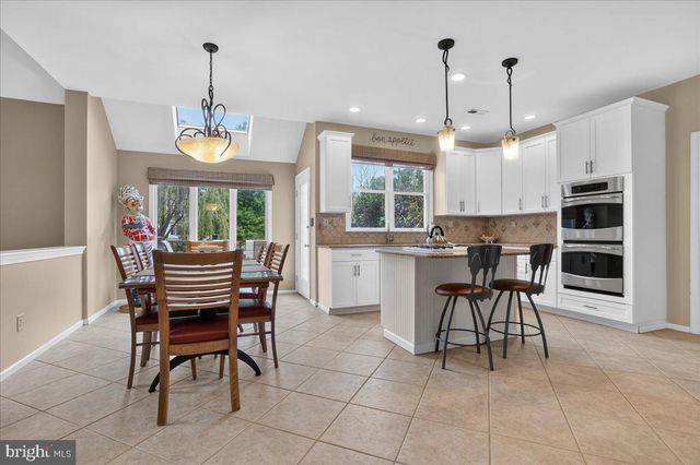6 DOVER PL, Holland, PA 18966