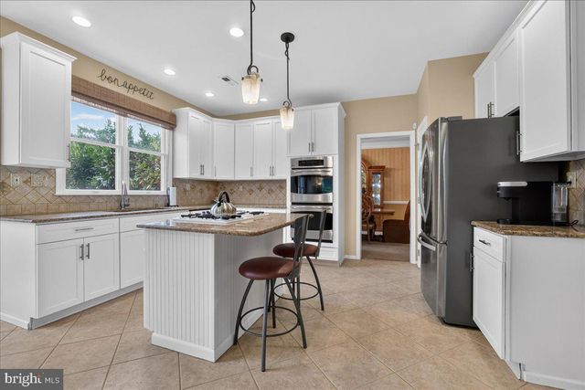 6 DOVER PL, Holland, PA 18966