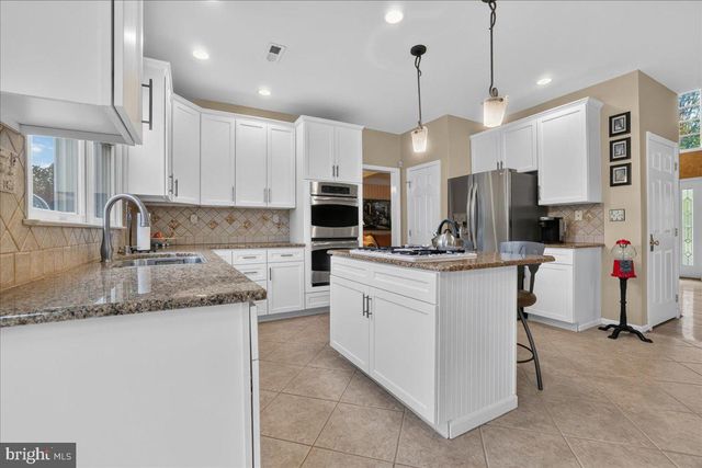 6 DOVER PL, Holland, PA 18966