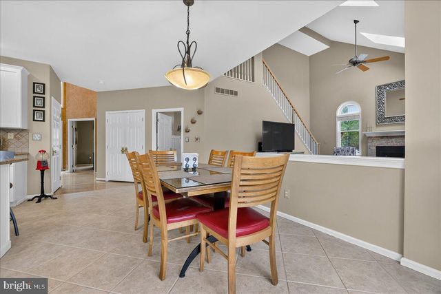 6 DOVER PL, Holland, PA 18966