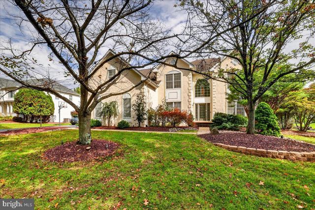 6 DOVER PL, Holland, PA 18966