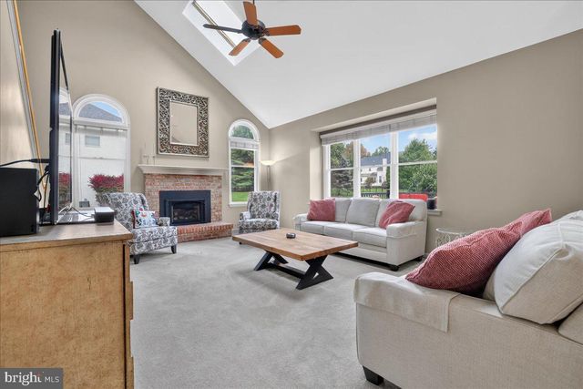 6 DOVER PL, Holland, PA 18966