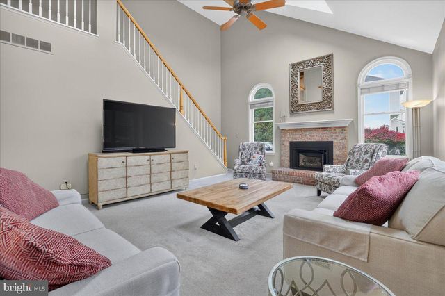 6 DOVER PL, Holland, PA 18966