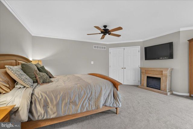6 DOVER PL, Holland, PA 18966
