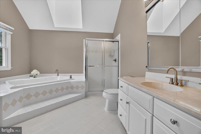 6 DOVER PL, Holland, PA 18966