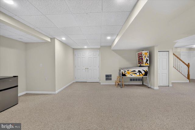 6 DOVER PL, Holland, PA 18966