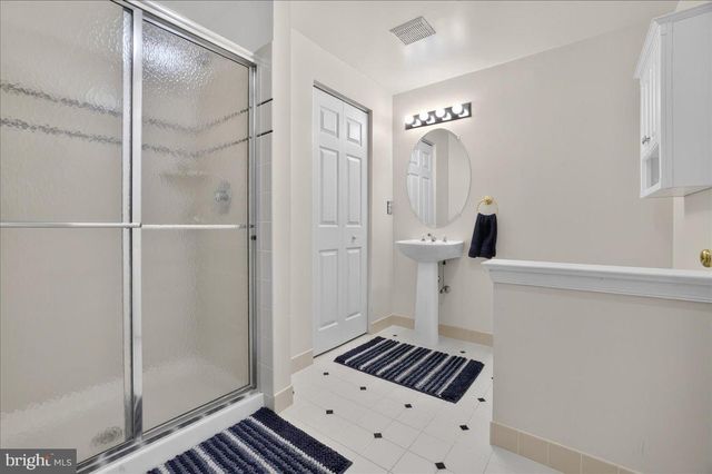 6 DOVER PL, Holland, PA 18966