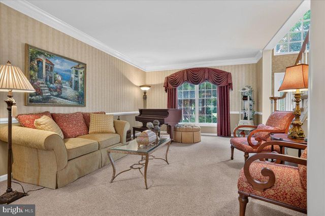 6 DOVER PL, Holland, PA 18966