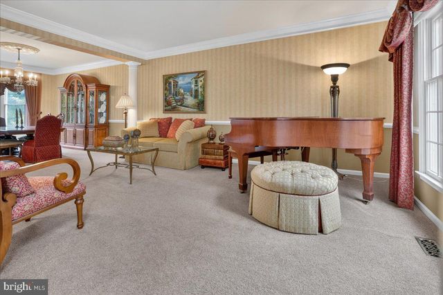 6 DOVER PL, Holland, PA 18966