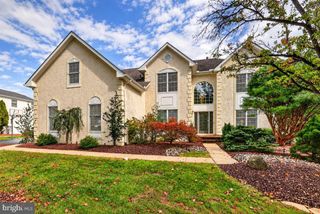 6 DOVER PL, Holland, PA 18966