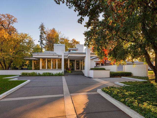 4855 E Lake Harriet Parkway, Minneapolis, MN 55419