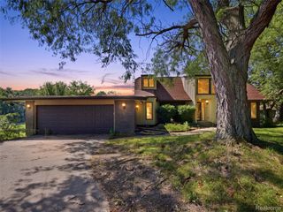 13490 Lakebrook Drive, Tyrone Township, MI 48430