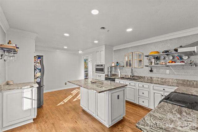 117 Robinson Avenue, Matthews, NC 28104