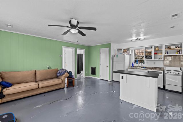 117 Robinson Avenue, Matthews, NC 28104