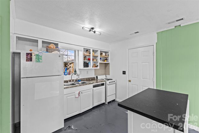 117 Robinson Avenue, Matthews, NC 28104