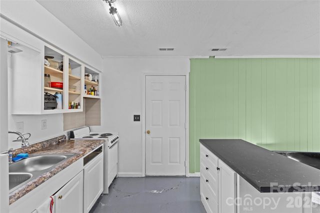 117 Robinson Avenue, Matthews, NC 28104