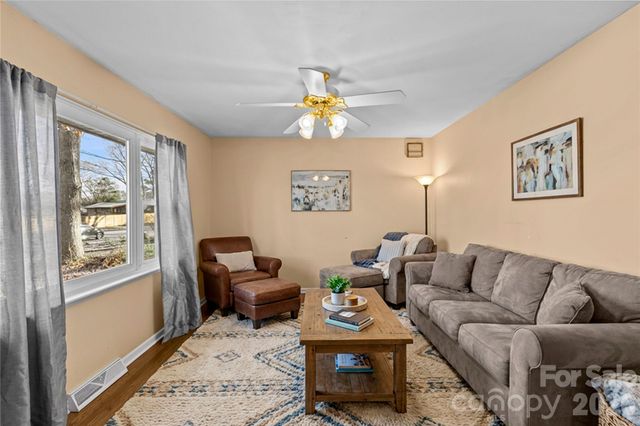 117 Robinson Avenue, Matthews, NC 28104