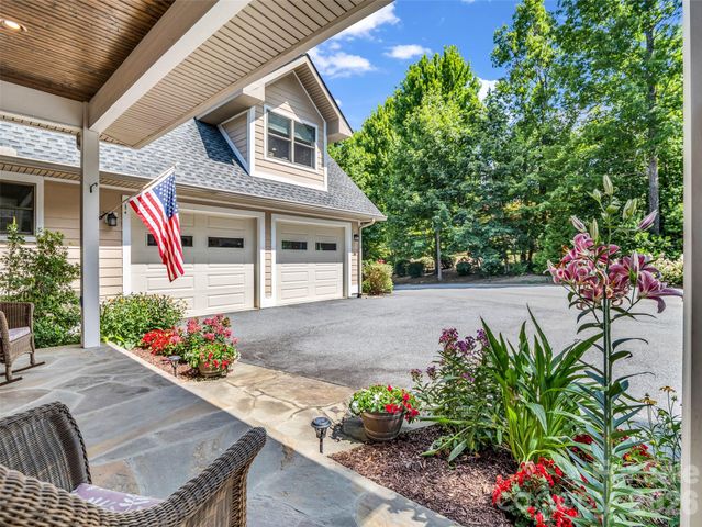 930 Big Raven Lane, Saluda, NC 28773