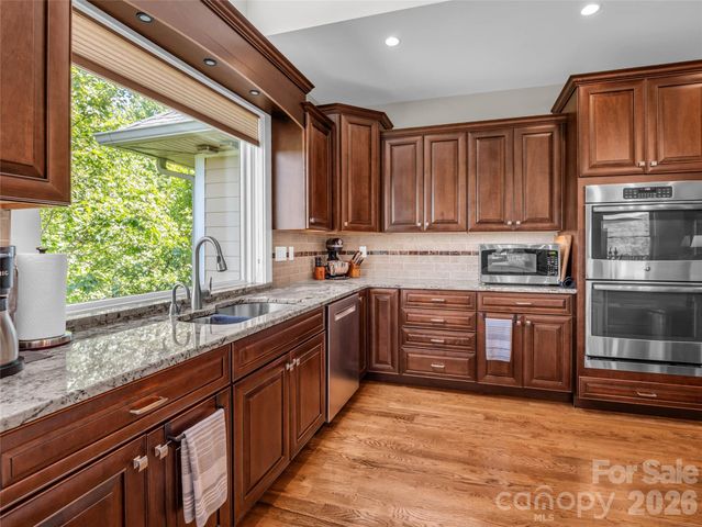 930 Big Raven Lane, Saluda, NC 28773