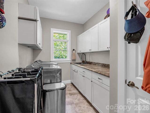930 Big Raven Lane, Saluda, NC 28773
