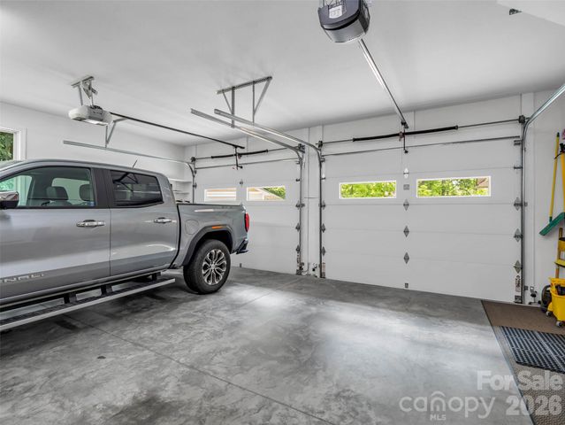 930 Big Raven Lane, Saluda, NC 28773