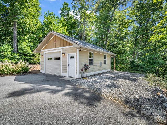 930 Big Raven Lane, Saluda, NC 28773