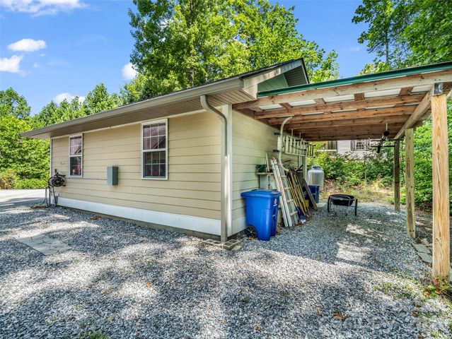 930 Big Raven Lane, Saluda, NC 28773