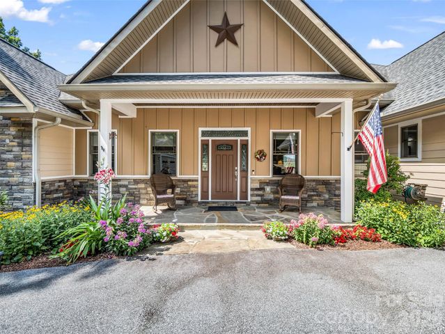 930 Big Raven Lane, Saluda, NC 28773