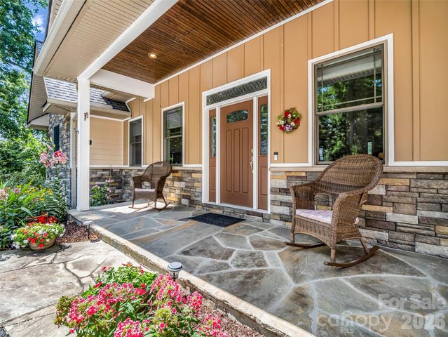 930 Big Raven Lane, Saluda, NC 28773