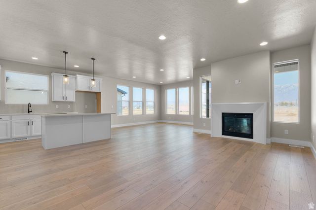 5006 W GREEN ASH LN, Highland, UT 84003