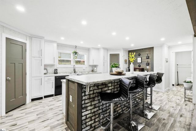 4301 N Old State Hwy 14, Greer, SC 29651