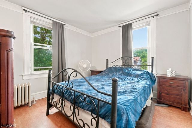 260 W Franklin St, Bound Brook Boro, NJ 08805