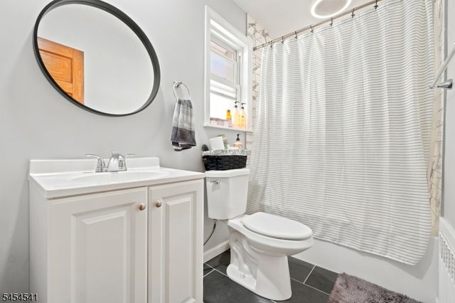 260 W Franklin St, Bound Brook Boro, NJ 08805