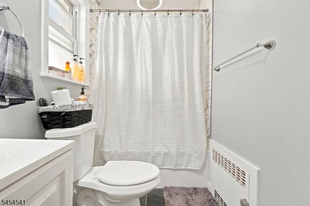 260 W Franklin St, Bound Brook Boro, NJ 08805