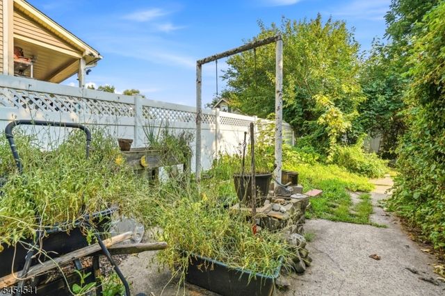 260 W Franklin St, Bound Brook Boro, NJ 08805