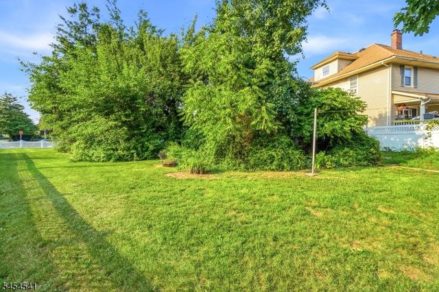 260 W Franklin St, Bound Brook Boro, NJ 08805