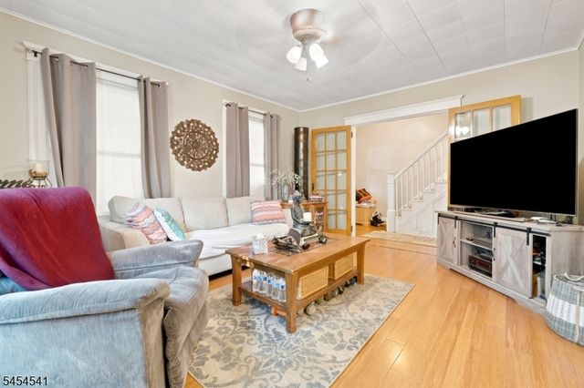 260 W Franklin St, Bound Brook Boro, NJ 08805