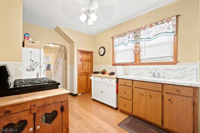 260 W Franklin St, Bound Brook Boro, NJ 08805