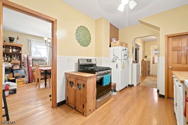 260 W Franklin St, Bound Brook Boro, NJ 08805