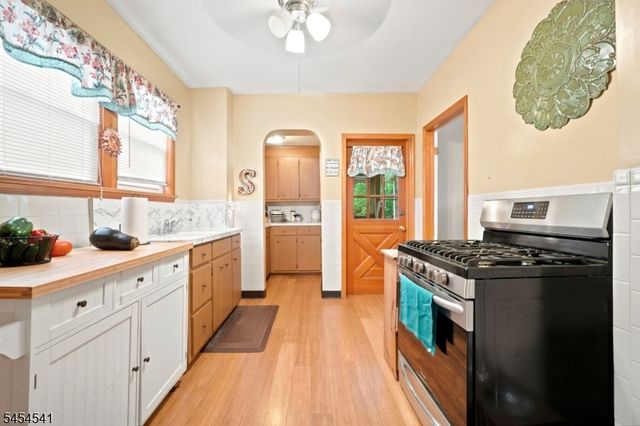 260 W Franklin St, Bound Brook Boro, NJ 08805