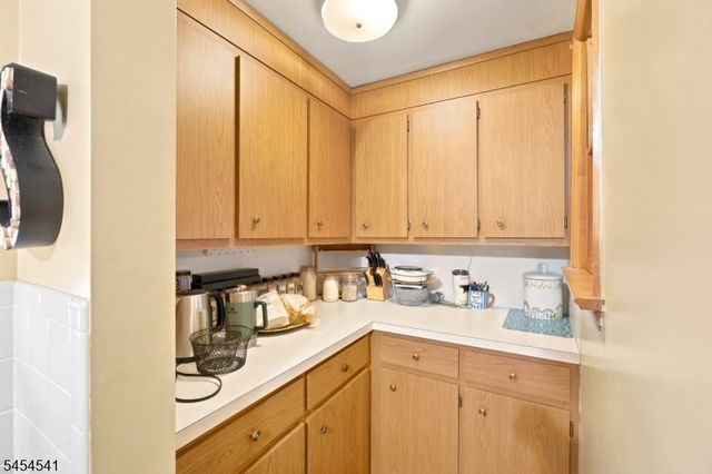 260 W Franklin St, Bound Brook Boro, NJ 08805