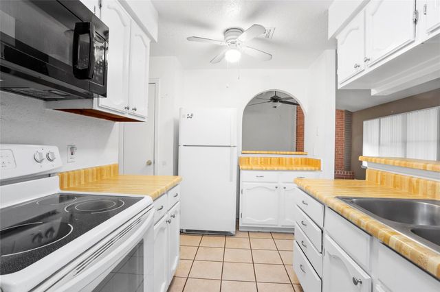 9910 Rustic Rock Road, La Porte, TX 77571