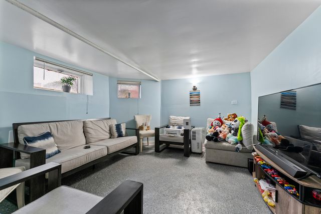 5037 W West End Avenue, Chicago, IL 60644