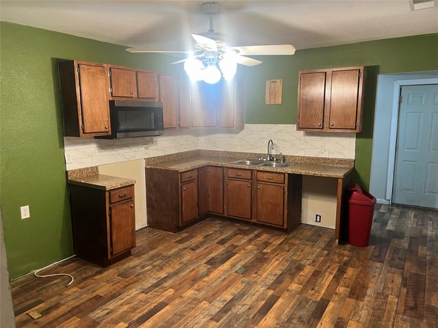 232 Railroad Drive, Mabank, TX 75147